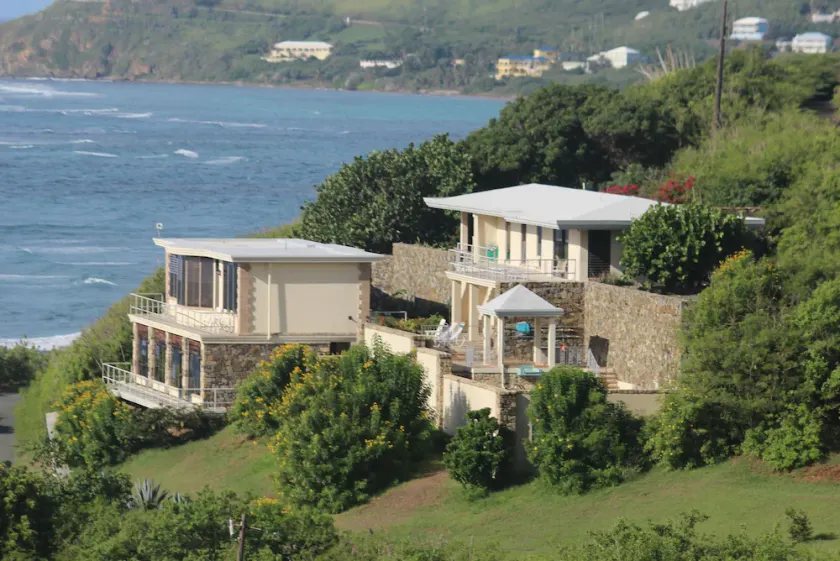 Vues spectaculaires et brises tropicales pour les amis et la famille qui voyagent ensemble - Image 1