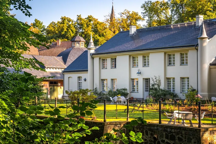 Small castle Lanke - Image 1