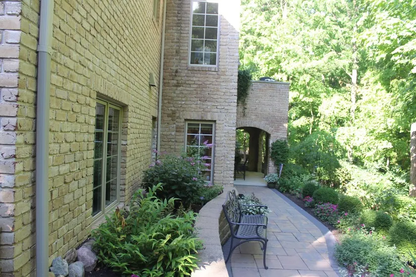 Appartement privé avec 2 chambres et 2 salles de bains avec cuisine complète et patio - Image 1