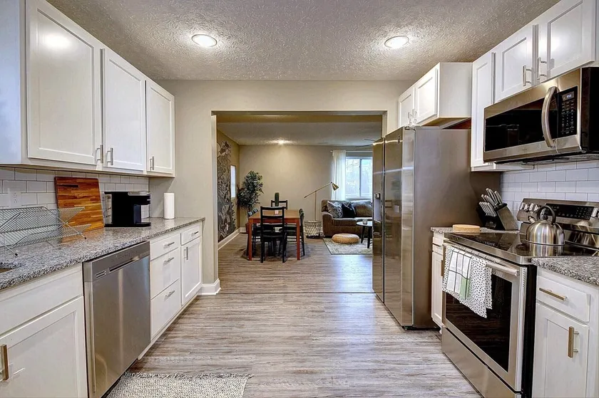 Calm and cozy WV home conveniently located. - Image 1
