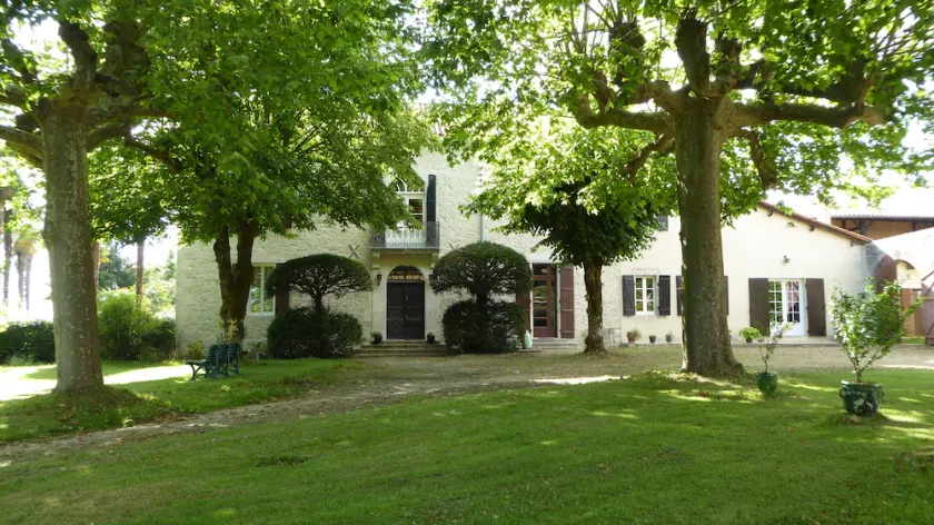 Dans une Aile D'une Ancienne Maison de Maître - Image 1