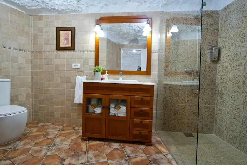 La Herencia Cave House, Private Hot Tub, and Views - Image 1