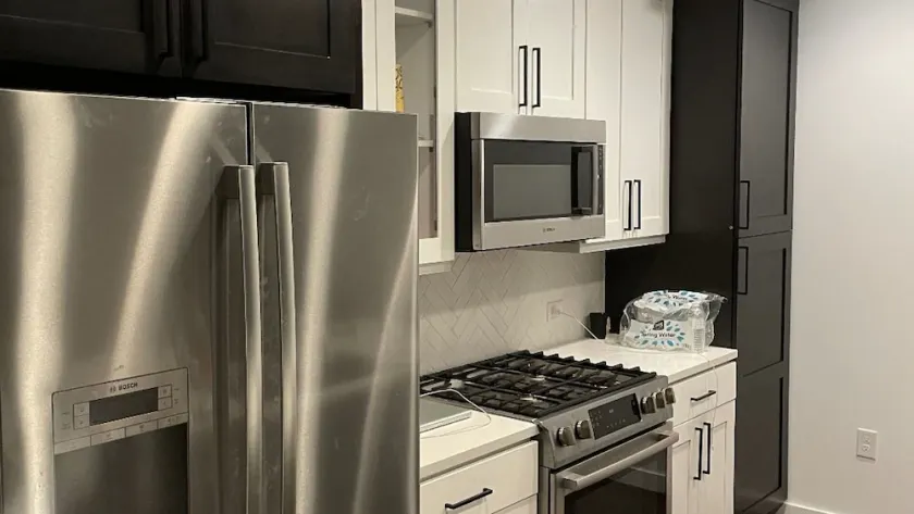 Luxury High rise condo - Image 1