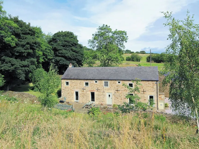 4 bedroom accommodation in Holymoorside, near Chesterfield - Image 1