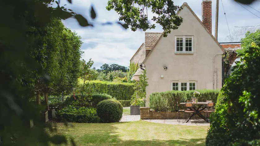 Thatch Cottage - sleeps 6 guests  in 3 bedrooms - Image 1