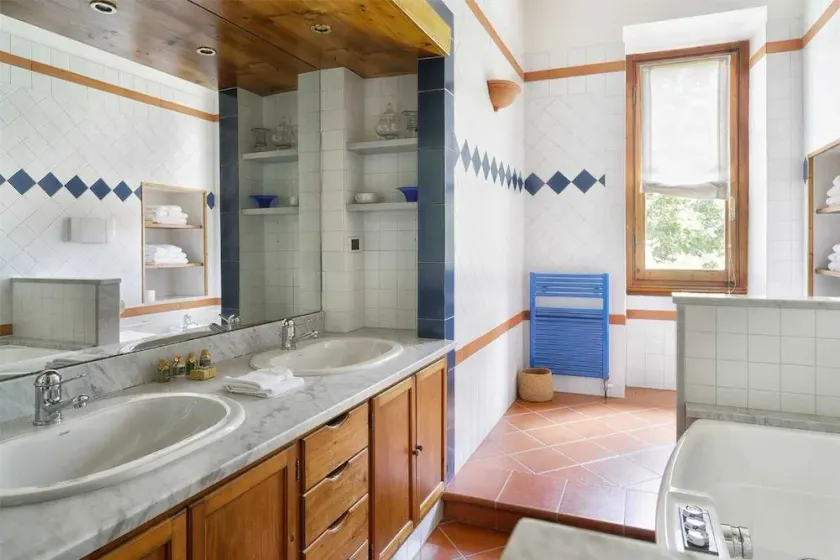 Stunning villa, Tuscan hills near Florence, private infinity pool, large hot tub - Image 1