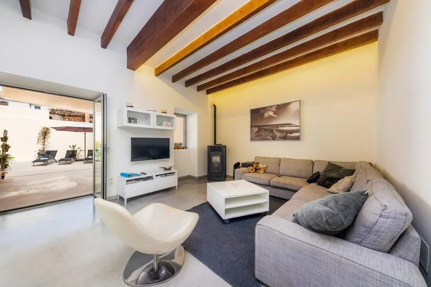 Can Garbeta: Modern House with Patio, Wi-Fi & Air Conditioning – Ideal for Families - Image 1