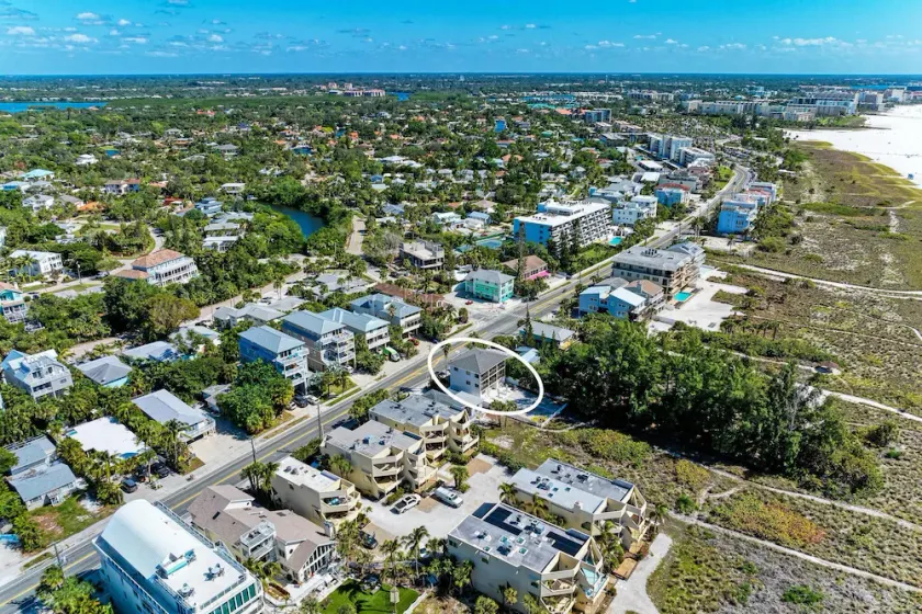 Luxury Siesta Key Beachfront Oasis-STEPS TO WORLD FAMOUS SIESTA KEY SAND - Image 1