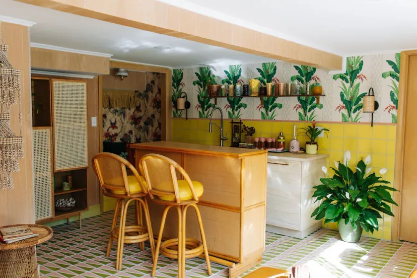 LARGE Mid Century Home - Pool, Hot Tub, Tiki Bar, Bridal Suite, Patio, 4 Acres - Image 1