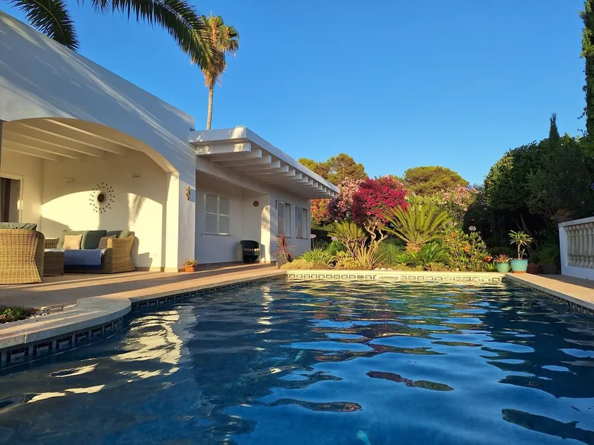 Komfortabel villa med pool, havudsigt tæt på Santo Tomas-stranden - Image 1