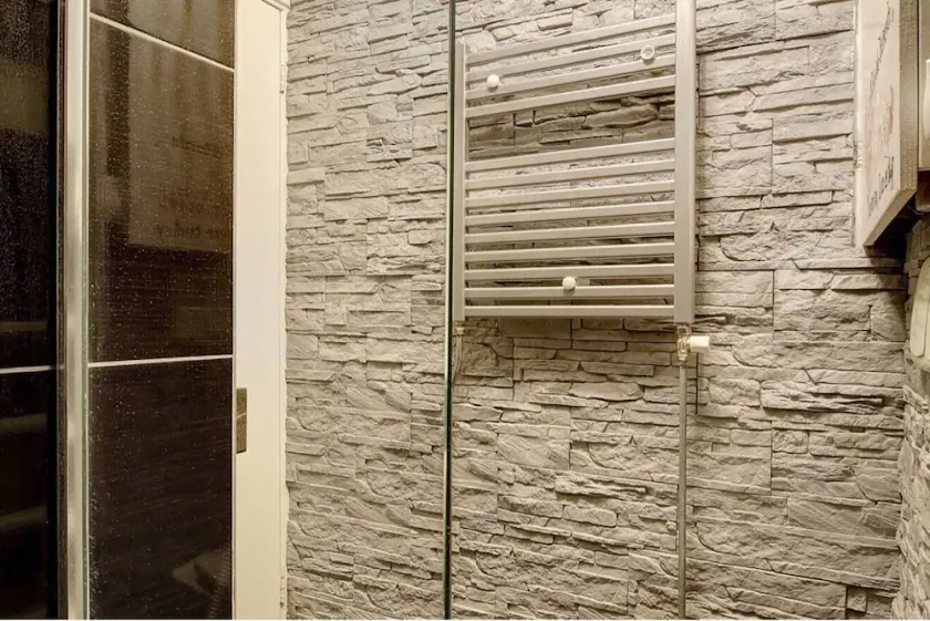 Une chambre de deux personnes dans un jolie appartement sur Rochefort - Image 1