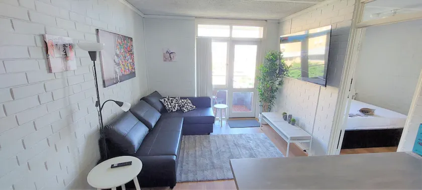 Sky High on Arundel Apartment - 4 minutes walk from the Fremantle Markets - Image 1