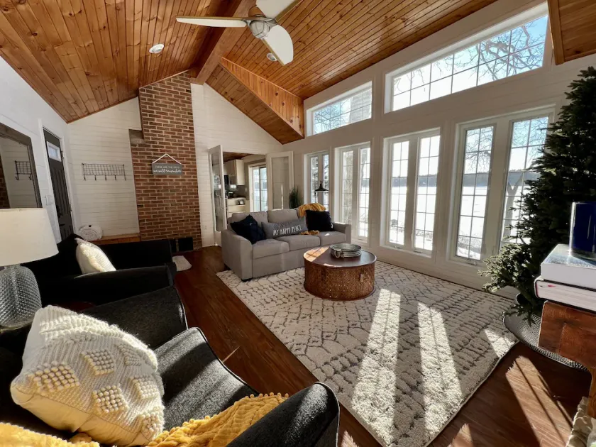 Cozy Buffalo Lake Cottage near Wisconsin Dells - Dock, fire pit, kayaks, fishing - Image 1