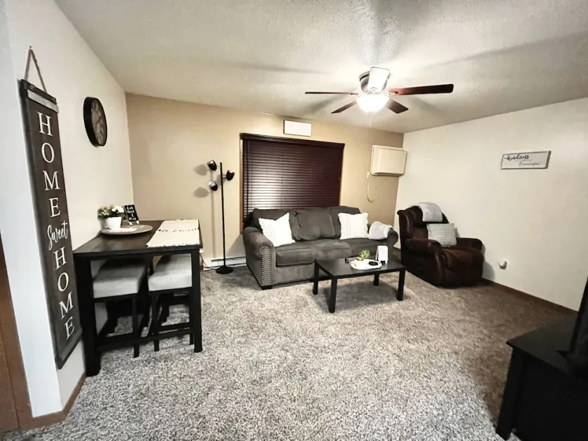 Luxury 2 BR Apt w/ King Bed - Image 1