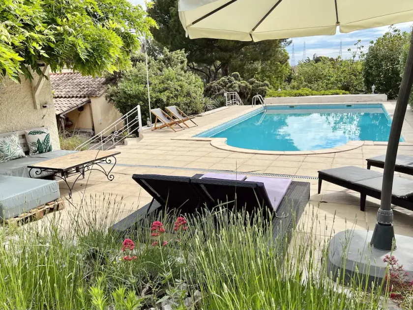 Charming villa with magnificent pool - Image 1