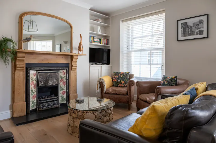 Perfect Salcombe Hideaway - Kings View, Fore Street, in the heart of Salcombe - Image 1