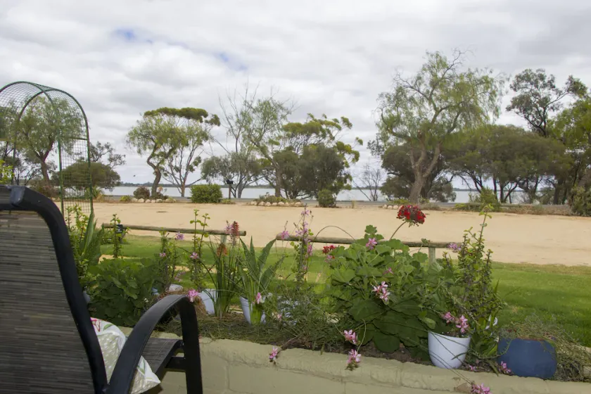 Lake Bonney Views - Cabin Retreat - Image 1