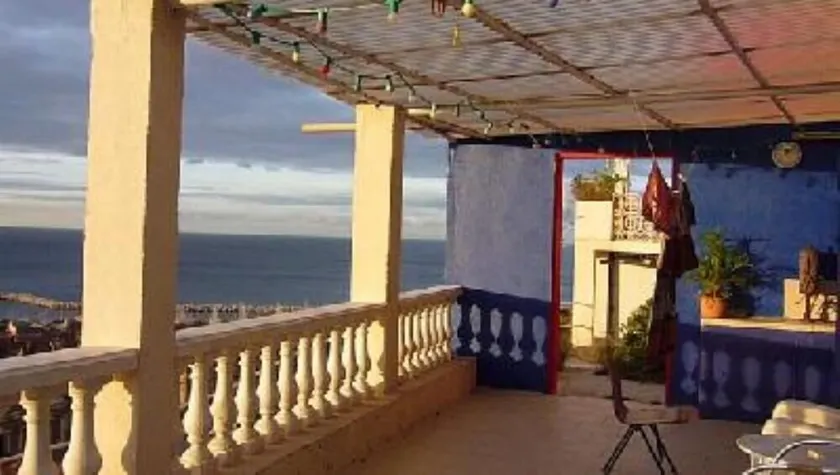 Stor sydvendt terrasse med fantastisk udsigt over bugten Marseille - Image 1