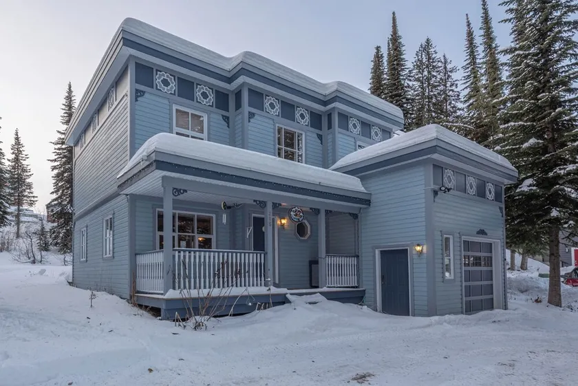 Entire 4 Bedroom Home Right on trails - Sauna & Private Hot Tub! - Image 1
