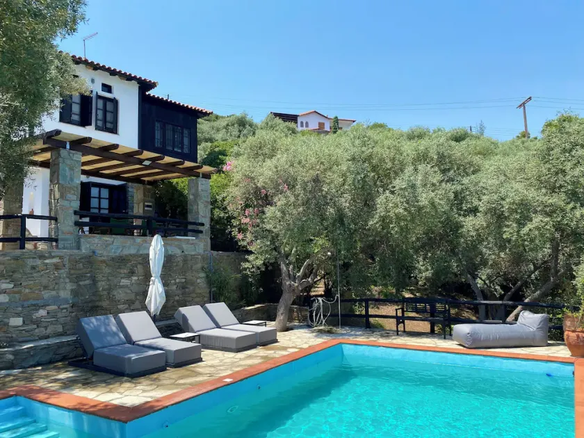 Villa Valia: Traditional Luxurious Residence - Image 1