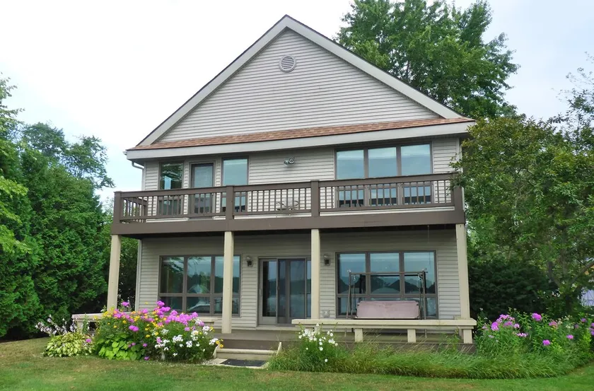 Portage Lakefront - Great View & Location - 5 Bedrooms - 3 Baths - 2 Car Garage - Image 1
