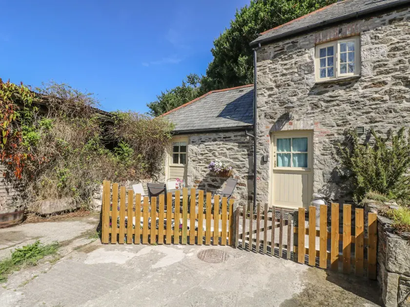 Honeycrock, CRANTOCK - Image 1