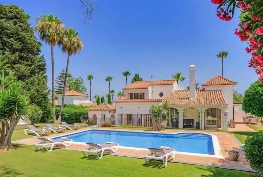 Beautiful Villa set in a quiet cul-de-sac close to all amenities - Image 1