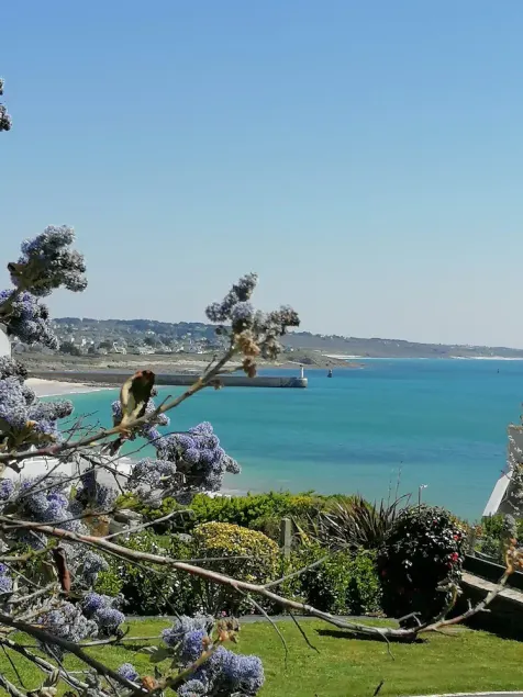 Magnificent house with exceptional sea view. - Image 1