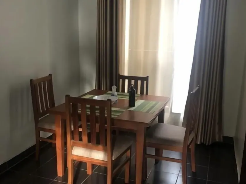 Immaculate 1-Bed Apartment in Riverside Drive - Image 1