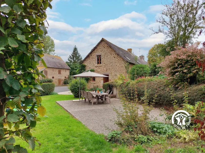 Country Getaway: Spacious Gîte with Garden, Terrace, and Close to Mont Saint Michel - Image 1