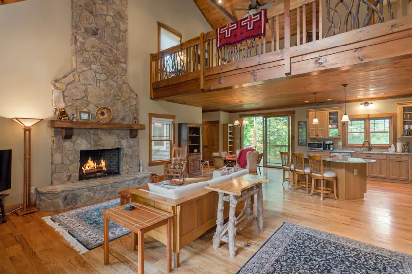 Beautiful custom home in Sapphire Valley - Image 1