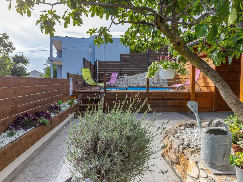 Studio Apartment With Swimming Pool & Sea View - Image 1