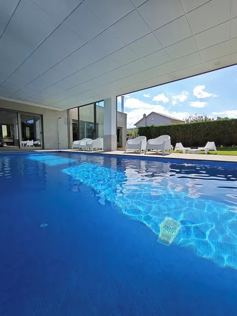 Maison design avec piscine. - Image 1