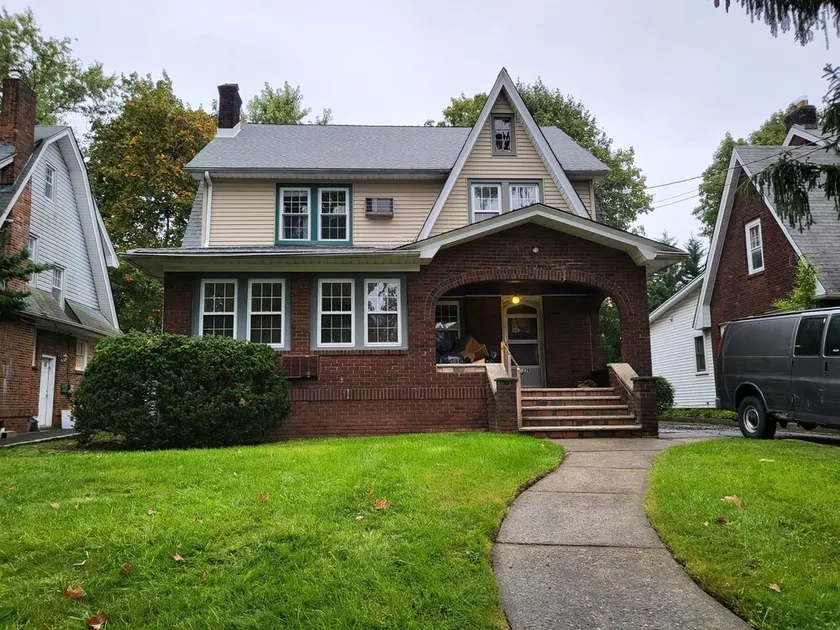Teaneck Cozy Home - Image 1