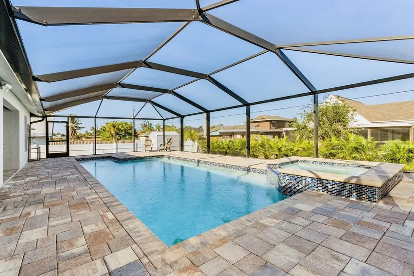 SunnyBeach Luxury Vacation House*Pool*Spa*Central Location - Image 1