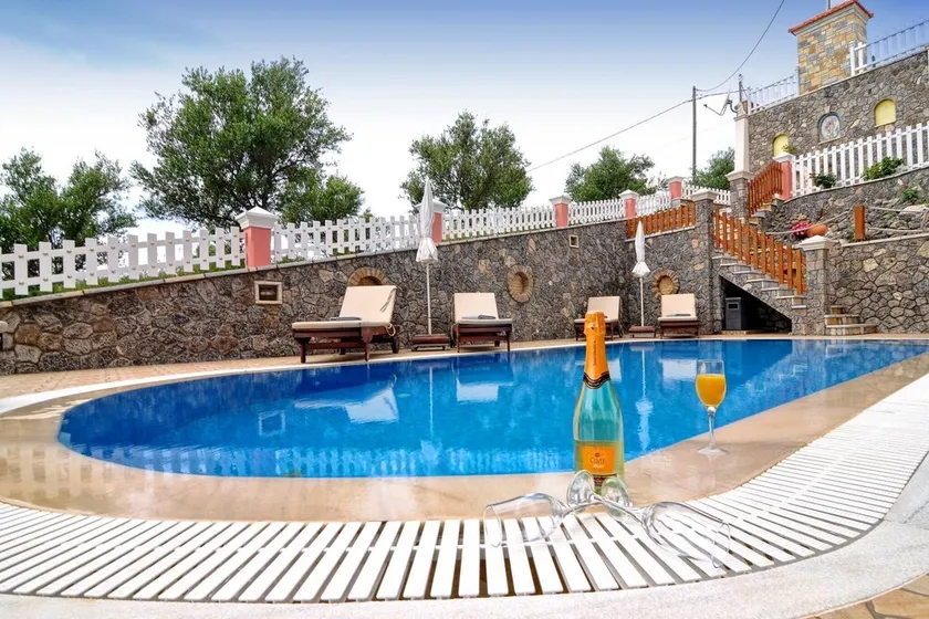 Angela Pool Apartment Agios Georgios - Image 1
