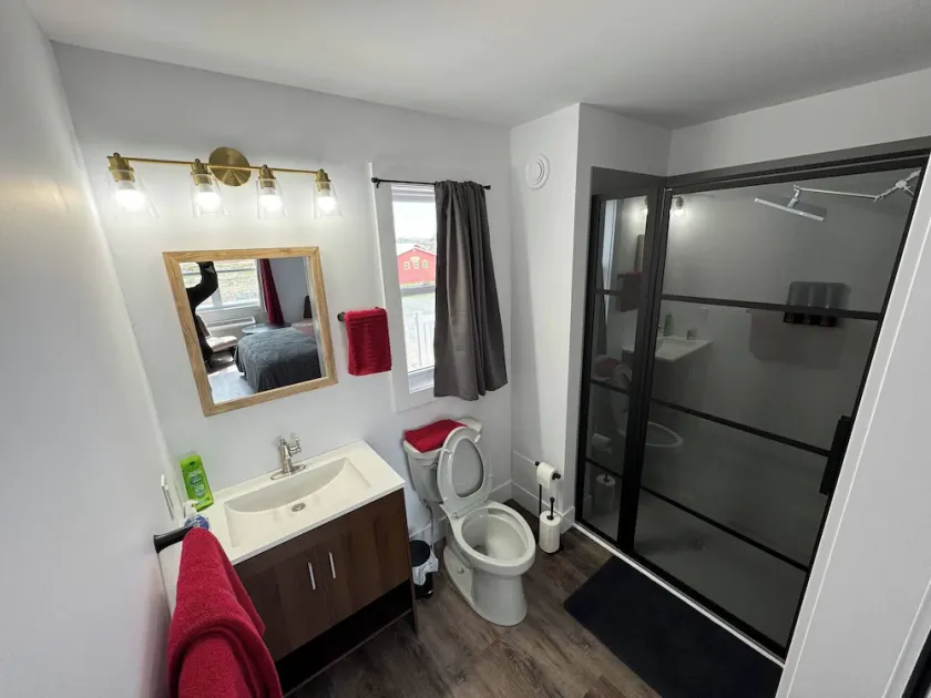 Room-red Farm Inn - Room 12 - Image 1