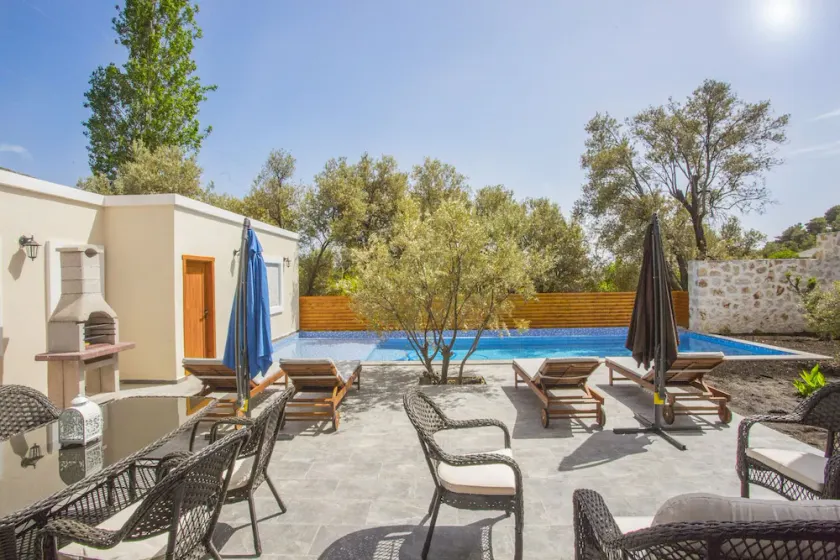 Half Moon Villa 1- Stunning Luxurious Hillside 2 Bedroom Villa - Image 1