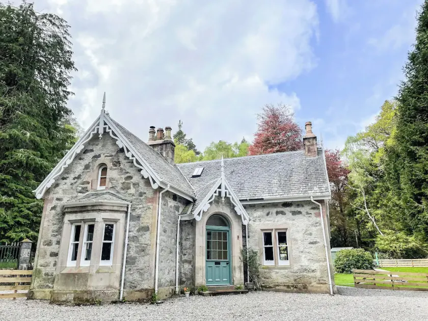 3 bedroom accommodation in Scatwell - Image 1