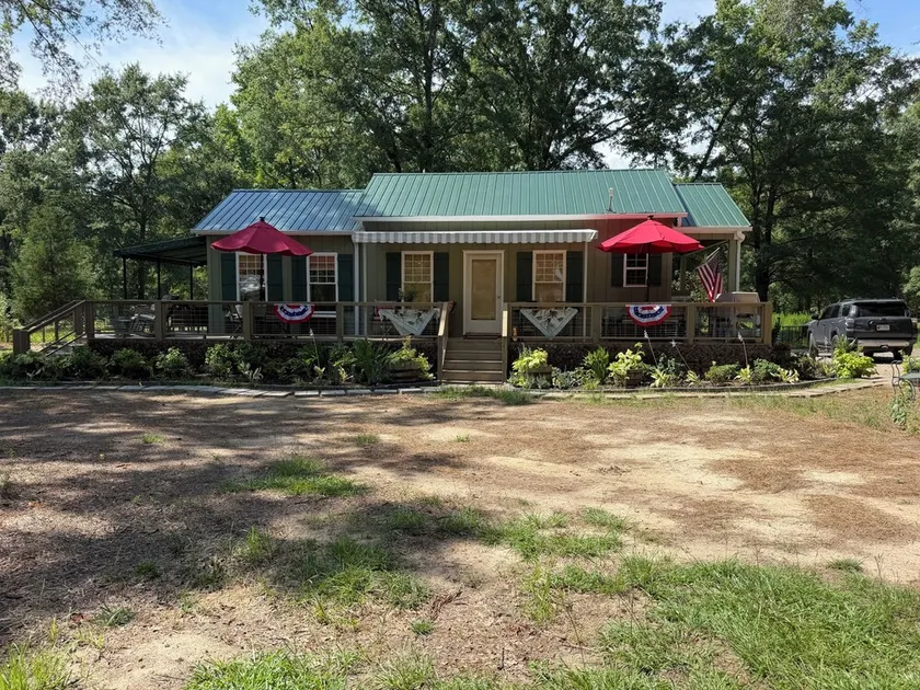 Dogs Love The Tack Room Cottage in Camden SC Horse Country - Image 1
