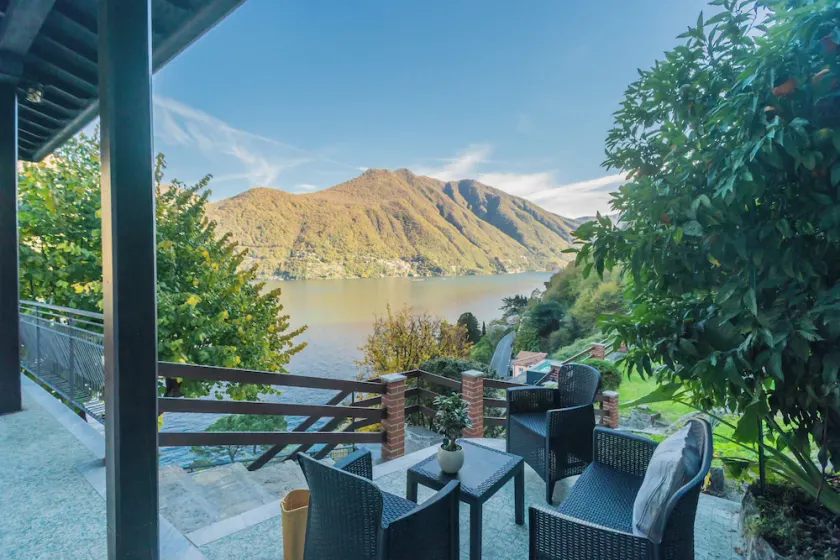 Villa Regina Retreat with Pool Lake View - Image 1
