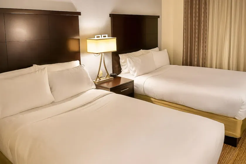 Relax and Recharge! Pet-Friendly Property, Free Breakfast, Parking - Image 1