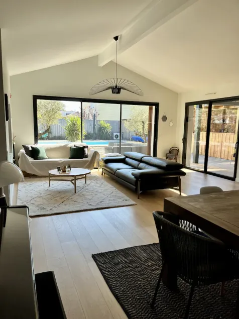 Modern house with swimming pool in the heart of Pessac - Image 1
