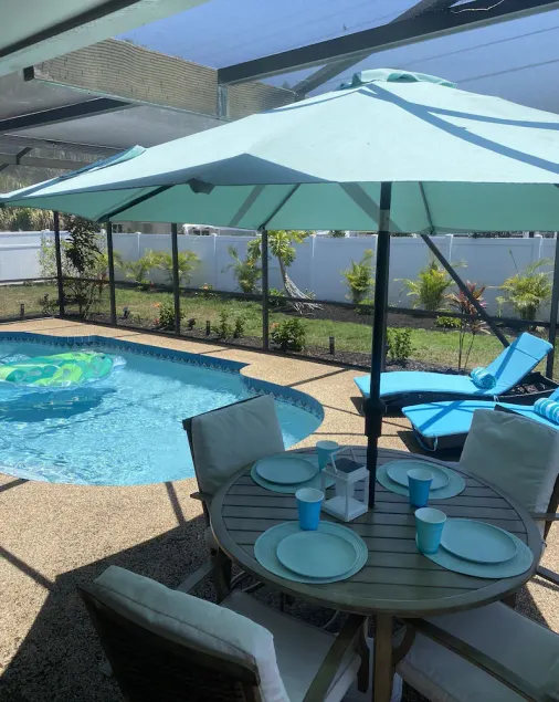 Barefoot Dreams 2 Bed 2 Bath Private Pool Home - Fenced In Yard -10 min to beach - Image 1