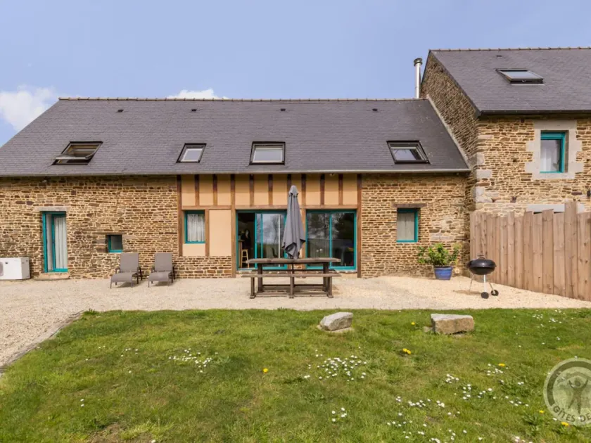 Country house with fireplace and terrace in Saint-James - Image 1