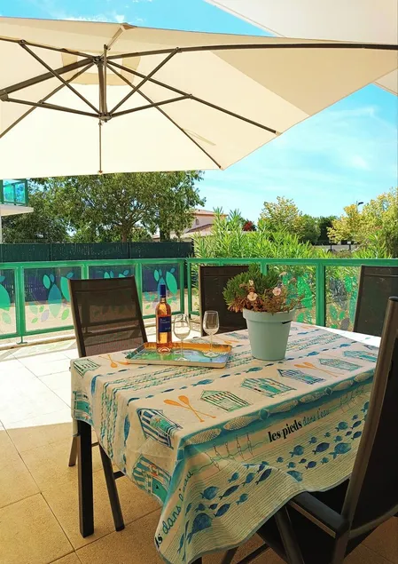 Serignan-Canal du midi. Spacious apartment in luxury apartment complex. Full A/C - Image 1