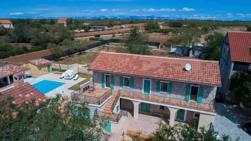 Luxury villa with a swimming pool Gornje Raštane, Biograd (K-17837) - Image 1