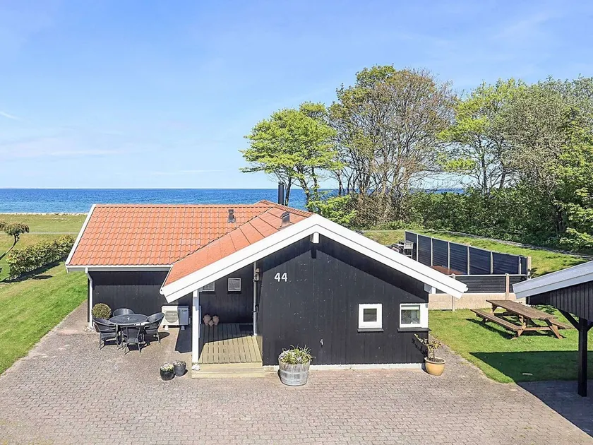 Seaside Bliss With Spa - By Traum Ferienwohnungen - Image 1