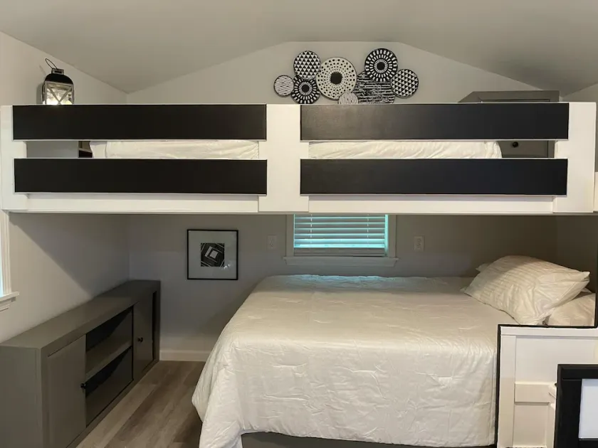 Tiny House Near Stone Mountain Park Minutes to Atlanta and FIFA. - Image 1
