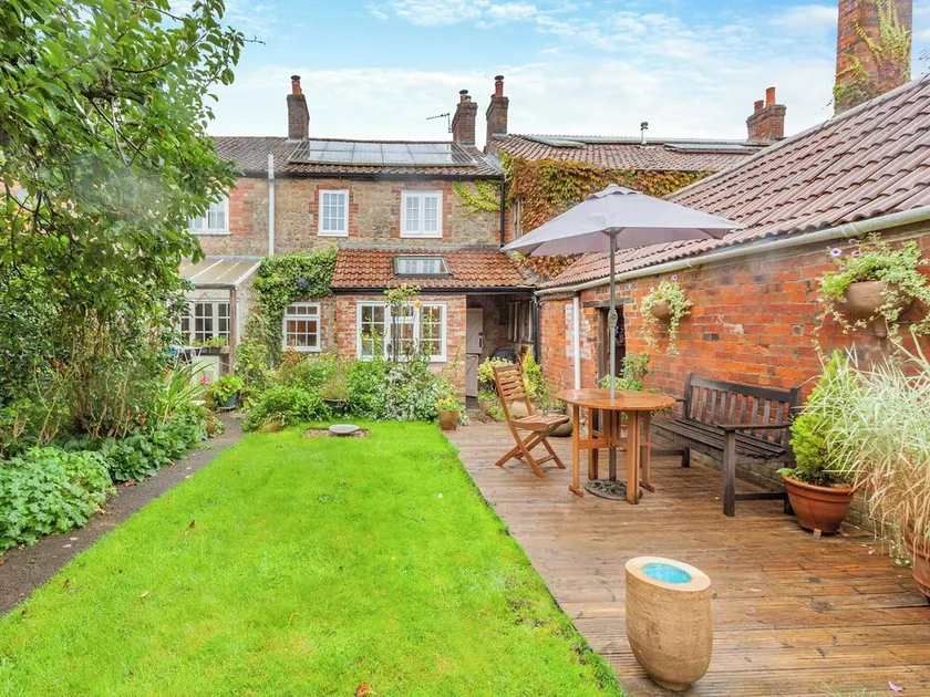 2 bedroom accommodation in Dilton Marsh, near Westbury - Image 1